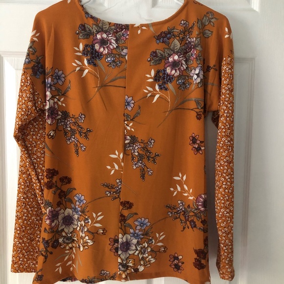 Top - Picture 2 of 3